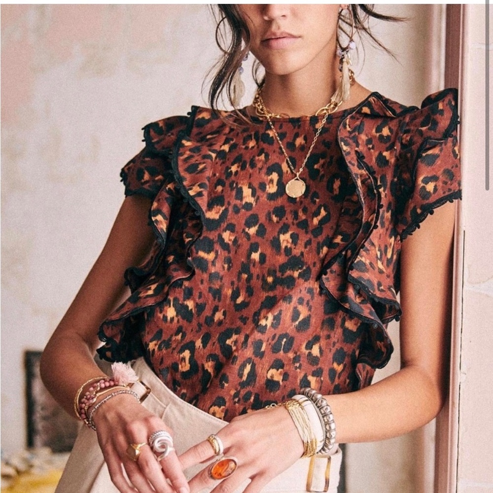 Sézane Clarita sleeveless ruffle top in animal print. Size 34 (US 2)
